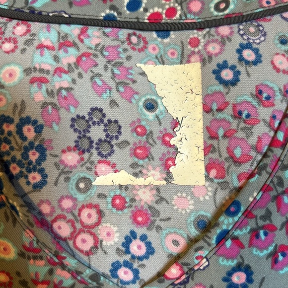 Vera Bradley scrub top small - Picture 8 of 9